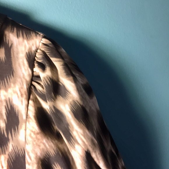 Darling Leopard Print Blouse - Picture 5 of 7